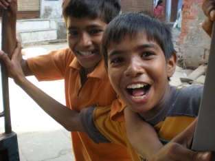 Pikkupojat Delhissä